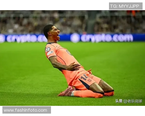 足球球星化妆后踏上绿茵场展现魅力与实力的独特挑战